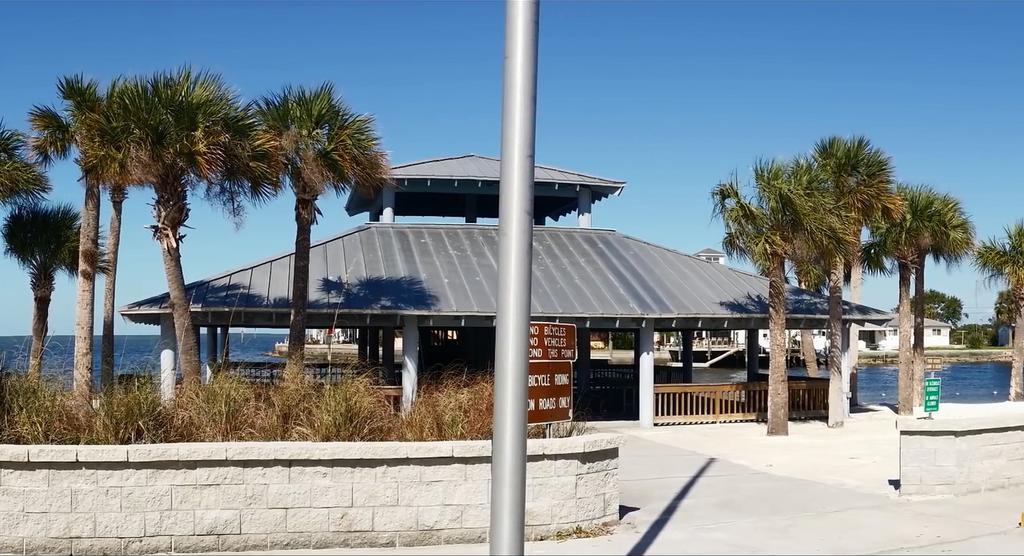 Inn On The Gulf 哈得逊 外观 照片